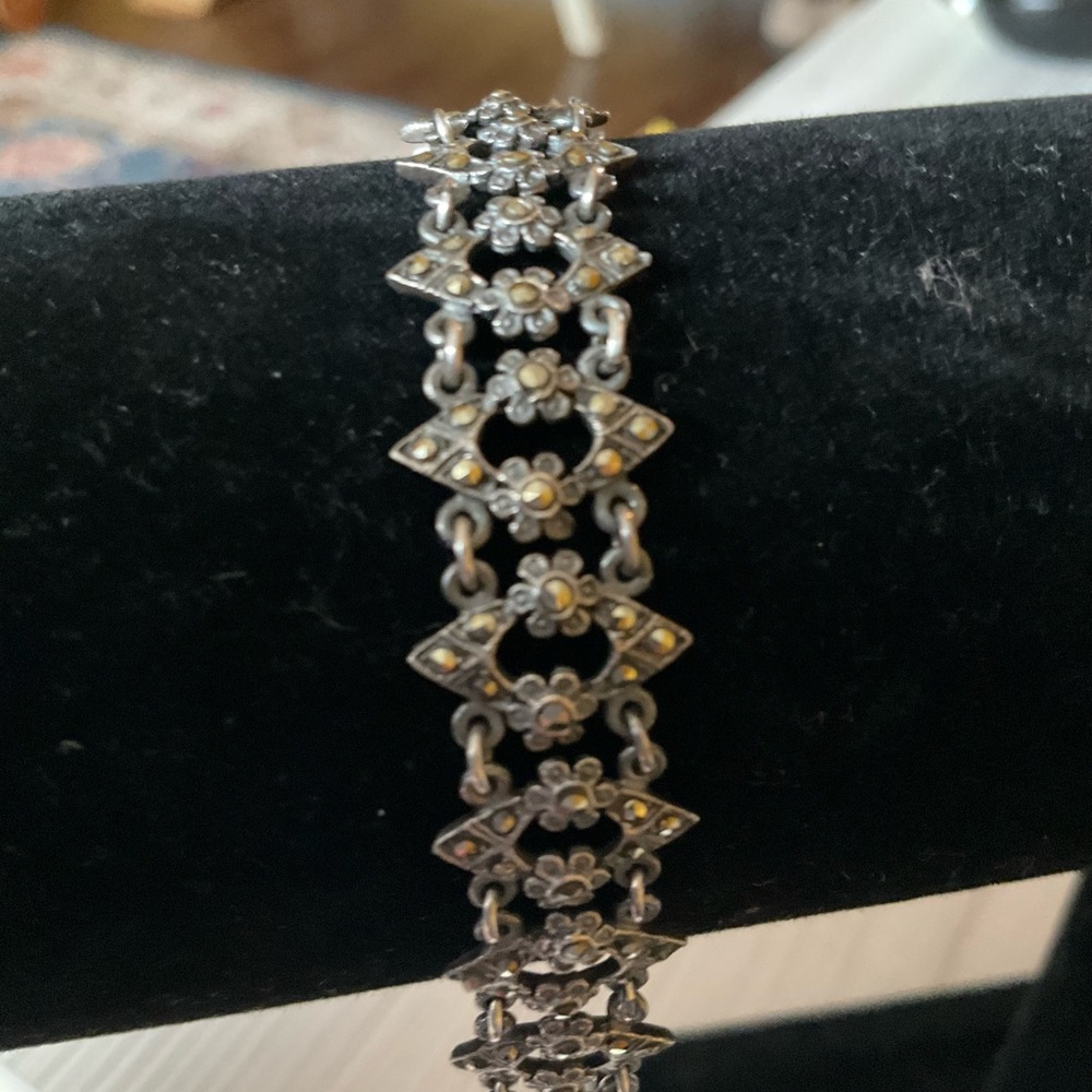 Elegant Silver Floral Bracelet